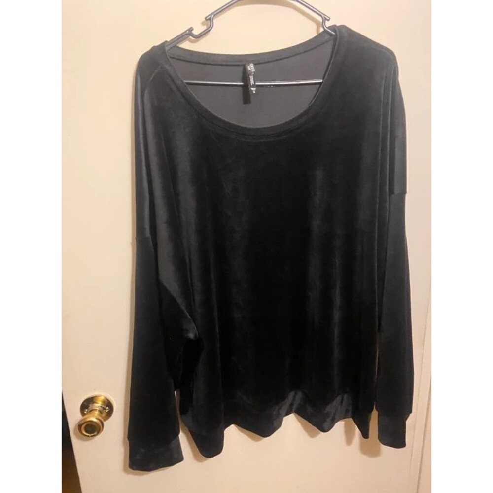 Torrid Sleep Black Velour Top Size 3 22/24